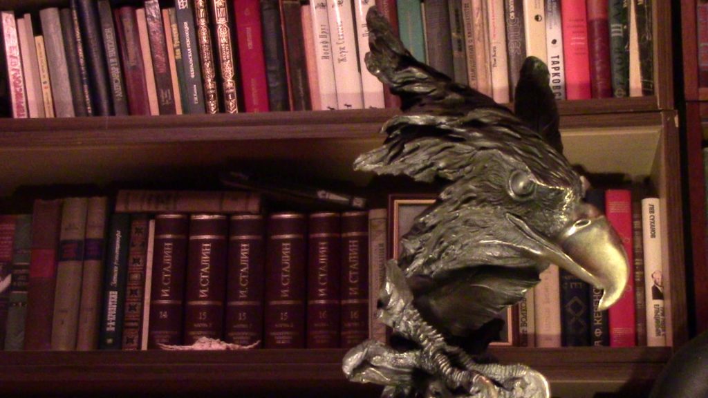 почему бронзовое изваяние орла предпочтительнее